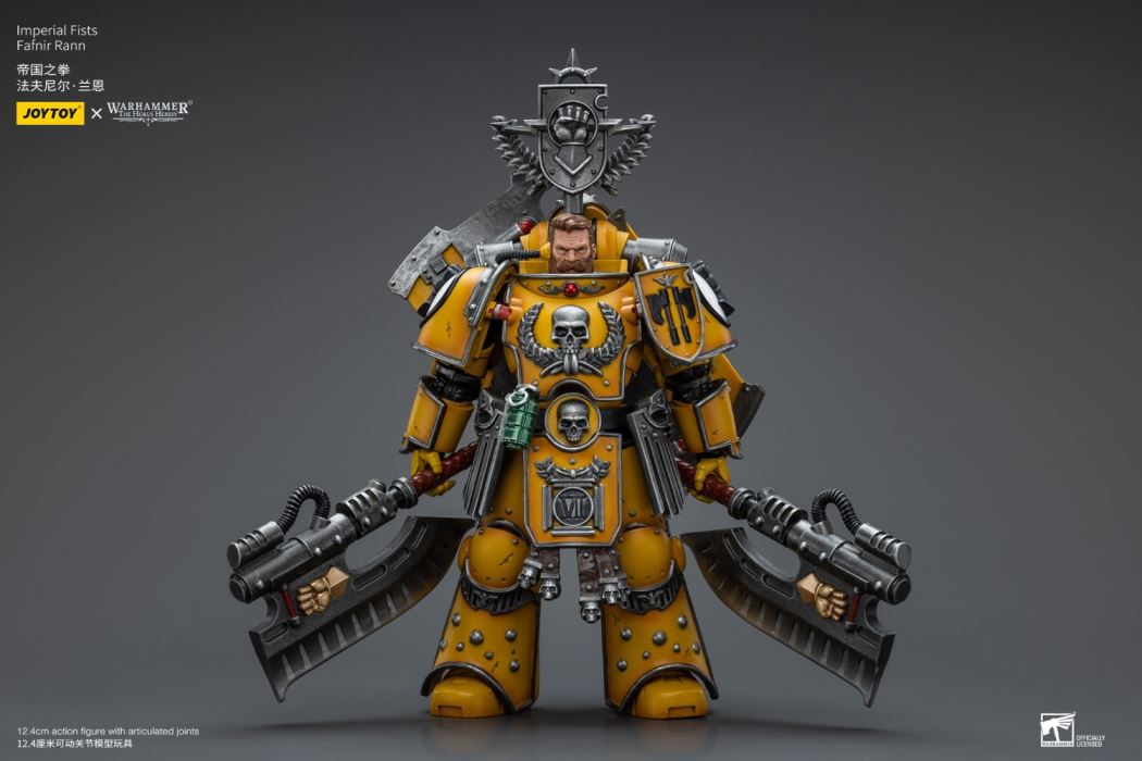 Imperial Fists Fafnir Lane/Legion Executor equipped with a power sword 1/18