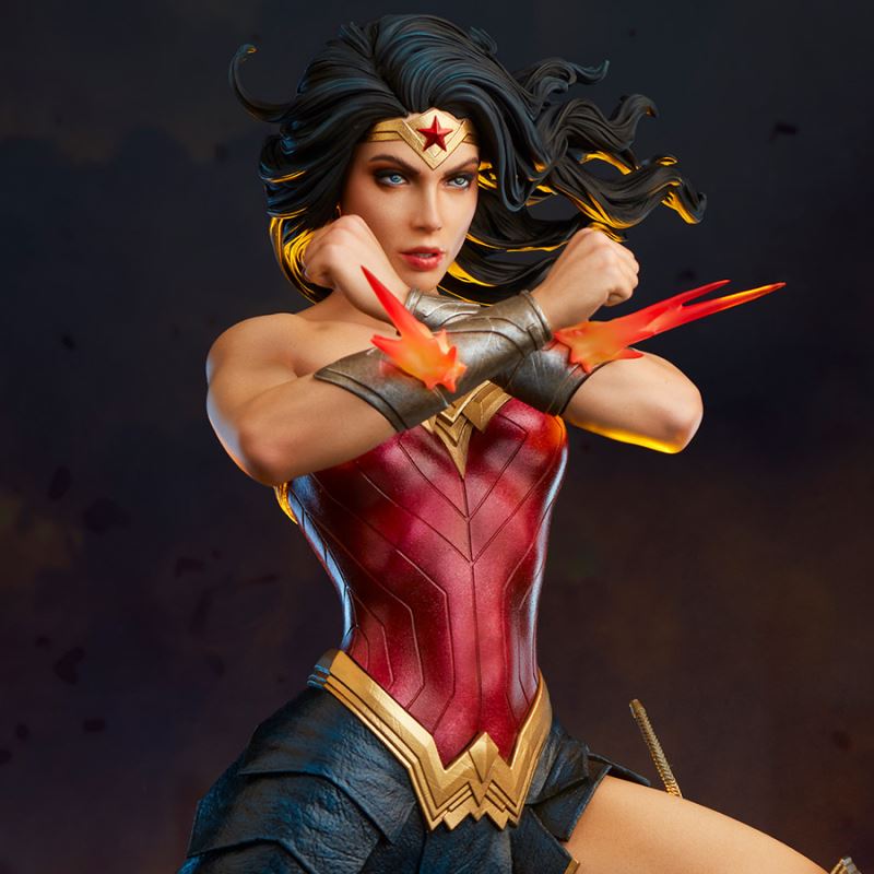 WONDER WOMAN: SAVING THE DAY