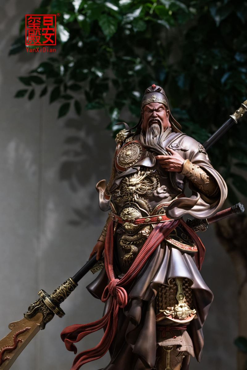Guan Yu Statue