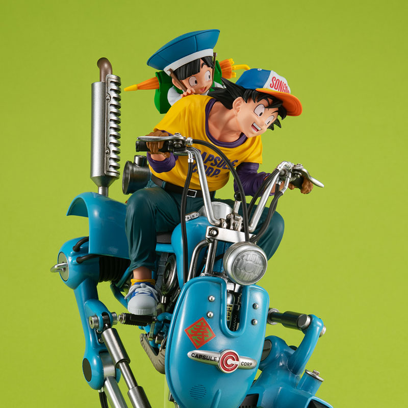 Desktop Real McCoy EX Dragon Ball Z Son Goku & Gohan & Bipedal Walking Robot