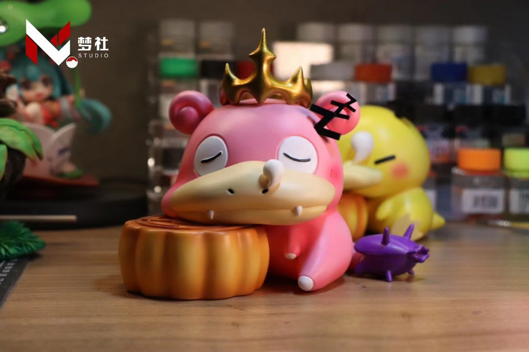 Sleepy Crown Slowpoke - Pokemon