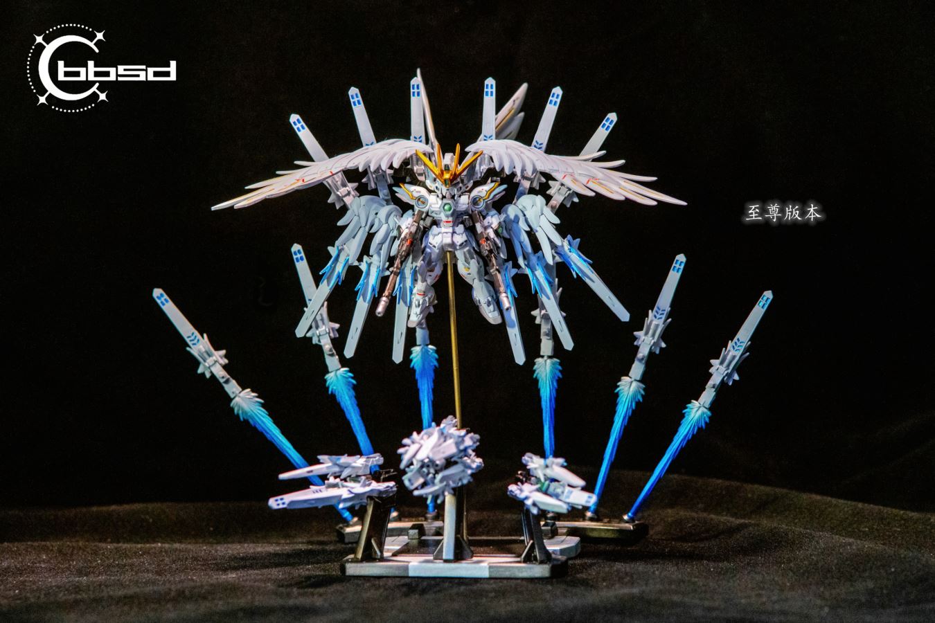 FW Wing Gundam Snow White - Mobile Report Gundam W