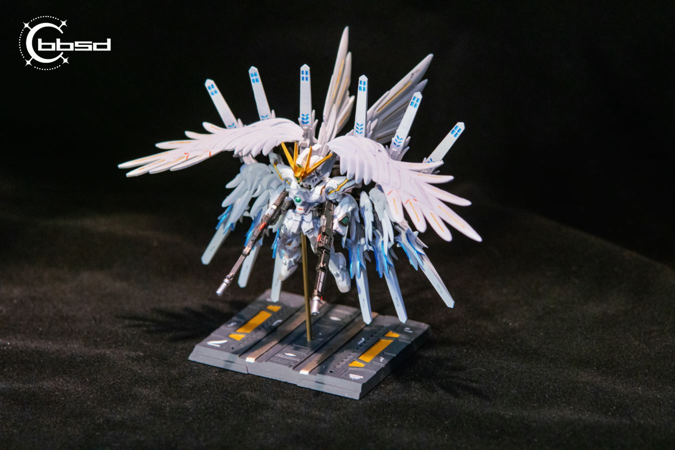FW Wing Gundam Snow White - Mobile Report Gundam W