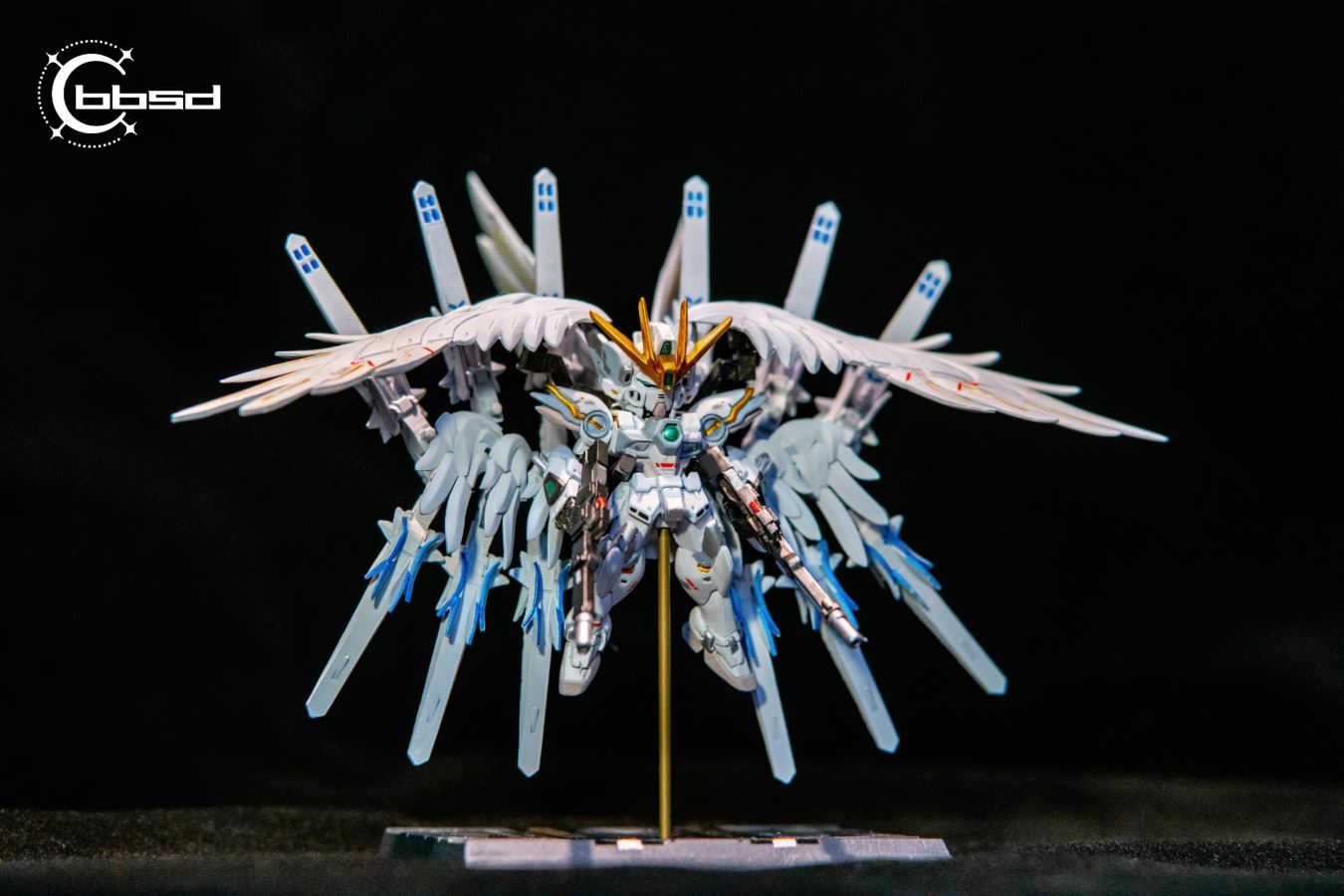FW Wing Gundam Snow White - Mobile Report Gundam W