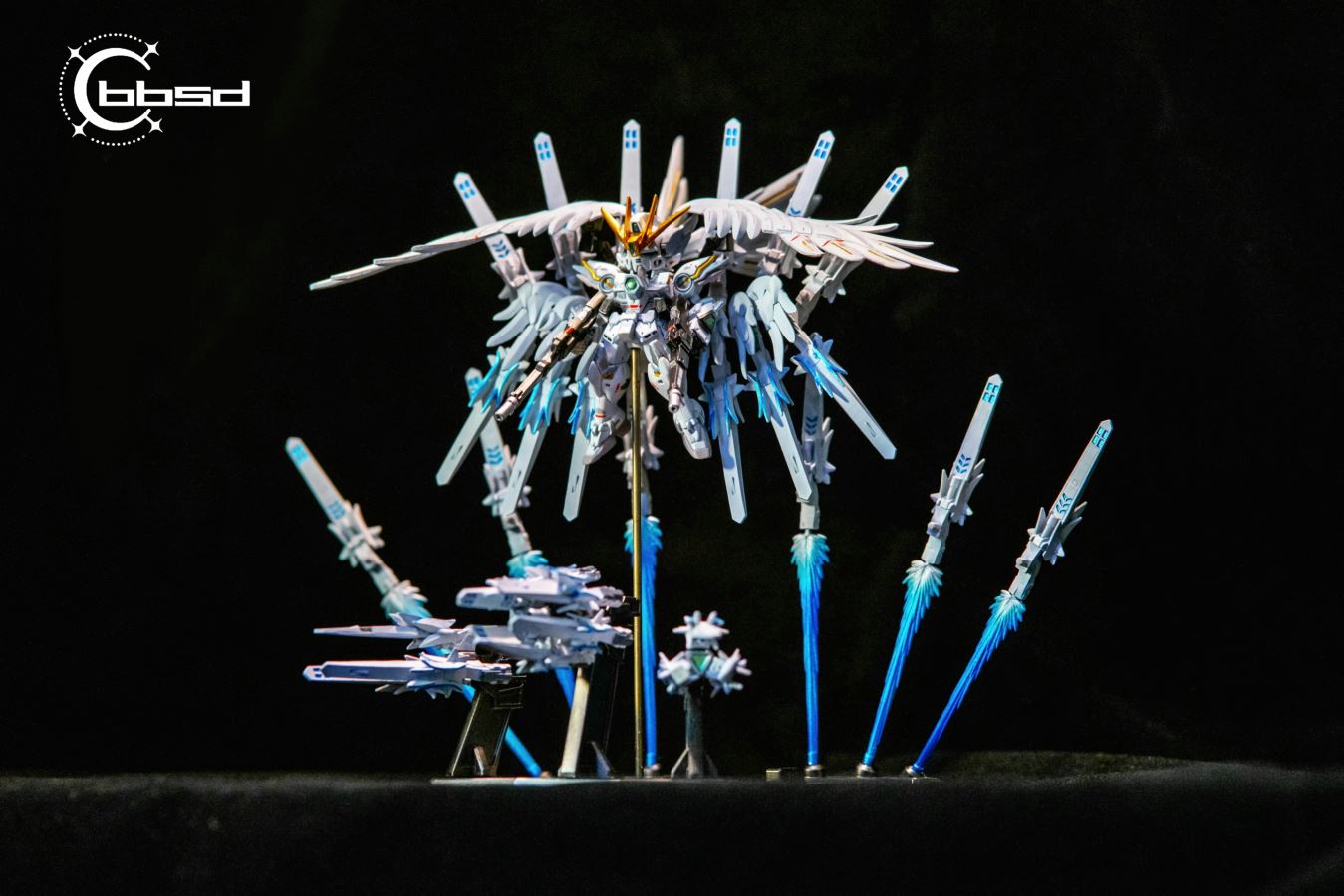 FW Wing Gundam Snow White - Mobile Report Gundam W