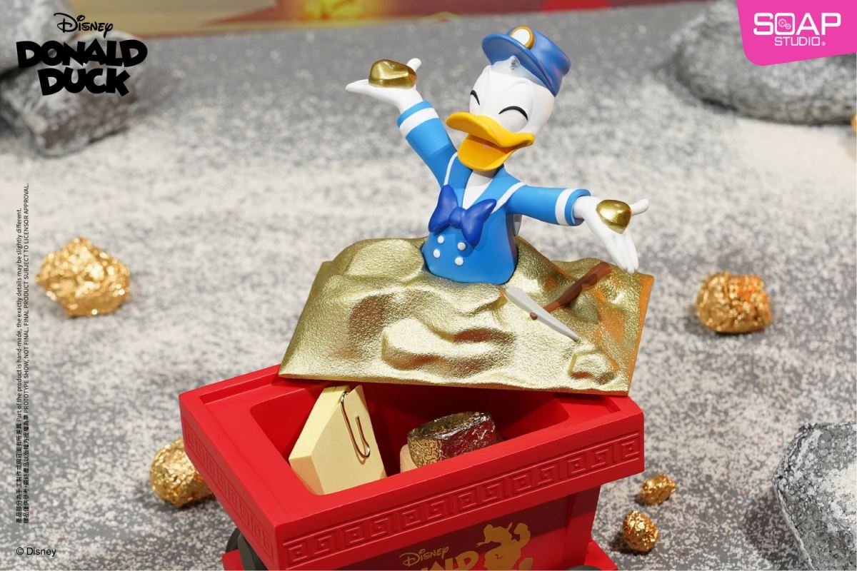 Disney Donald Duck Series - Golden Explorer Ornament
