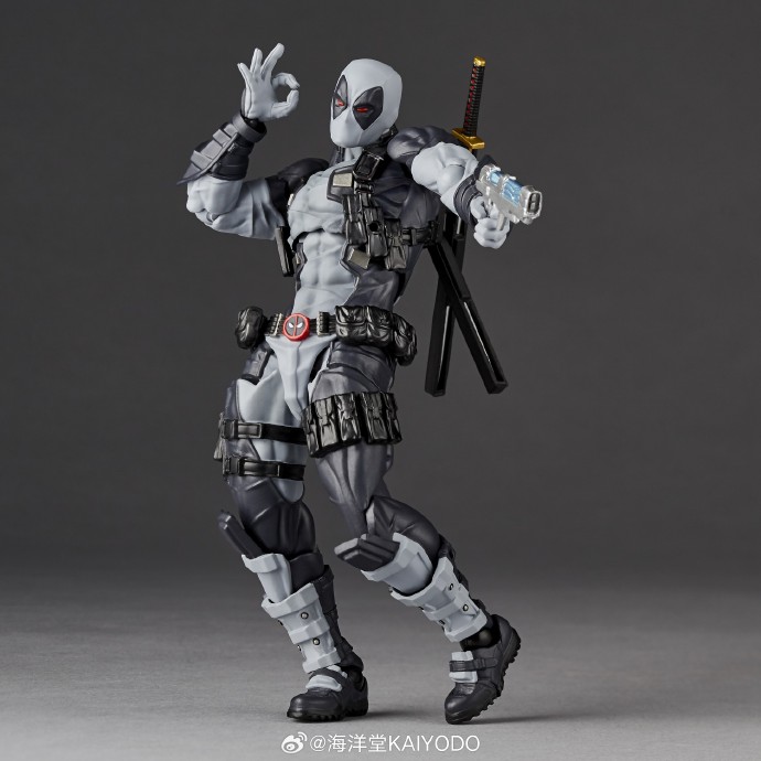 Revoltech Amazing Yamaguchi Attack Titan Deadpool ver 2.5