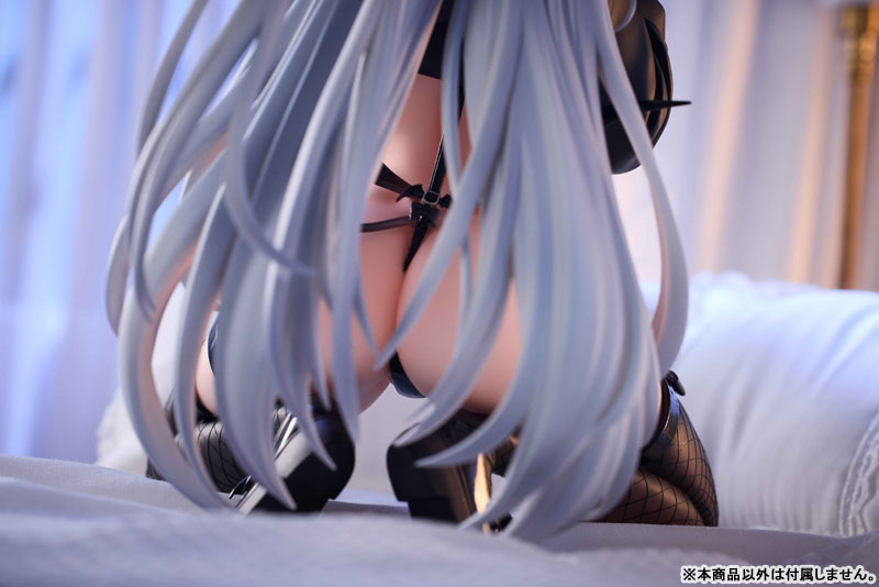 White-haired hoodie succubus Illustrated by Sora Naniiro 1/6
