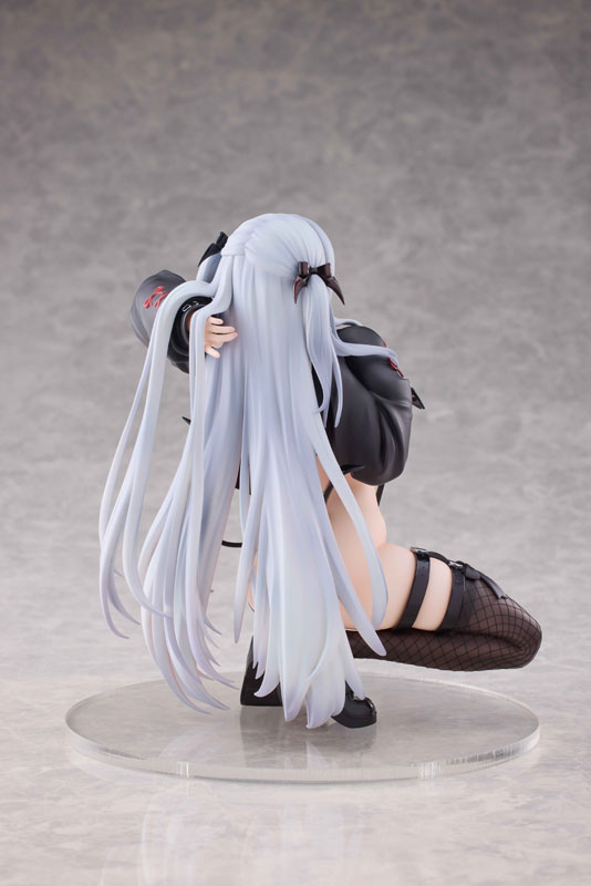 White-haired hoodie succubus Illustrated by Sora Naniiro 1/6
