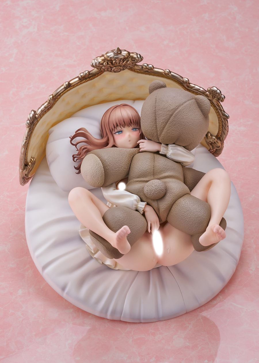 A young lady who is actually curious but cannot satisfy her desires due to her prestigious family background