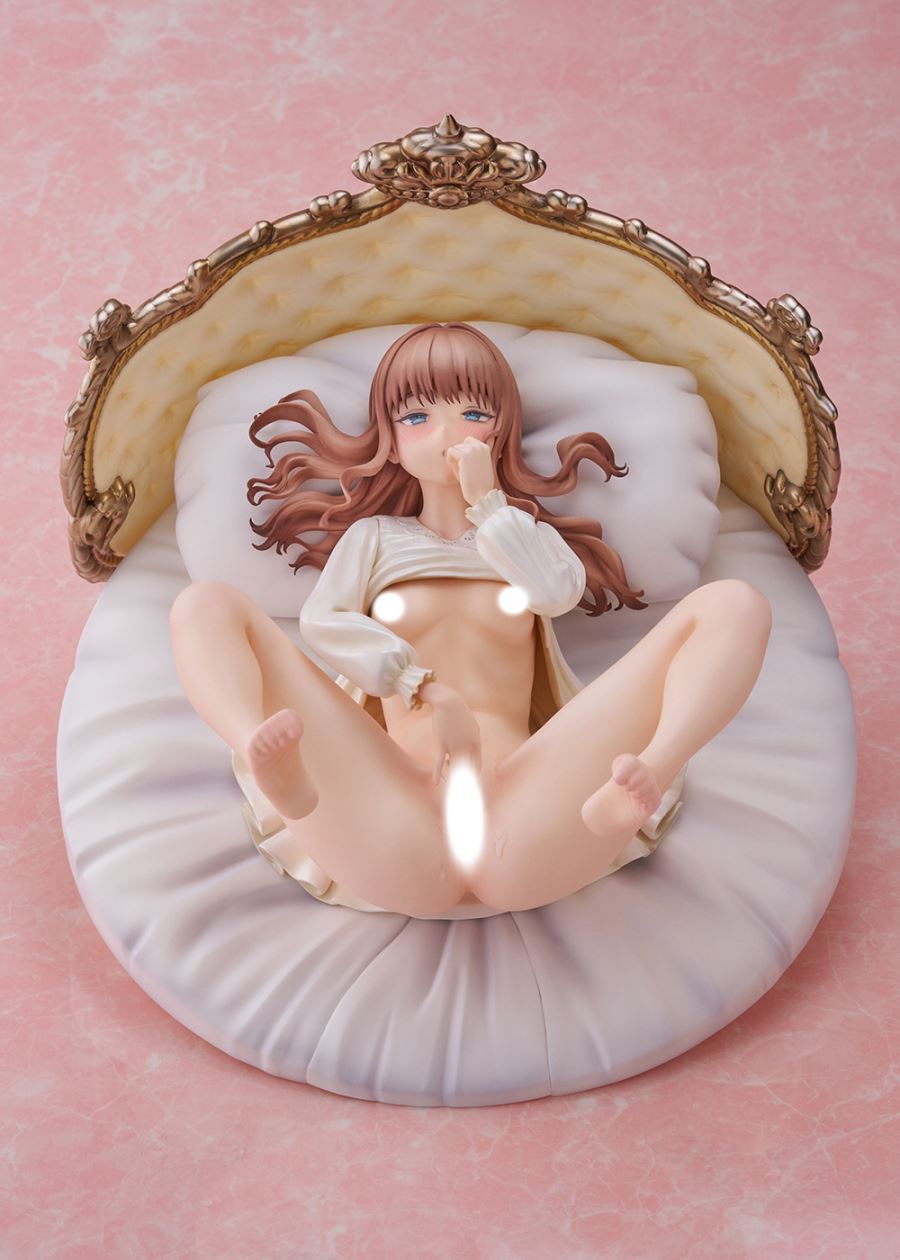 A young lady who is actually curious but cannot satisfy her desires due to her prestigious family background