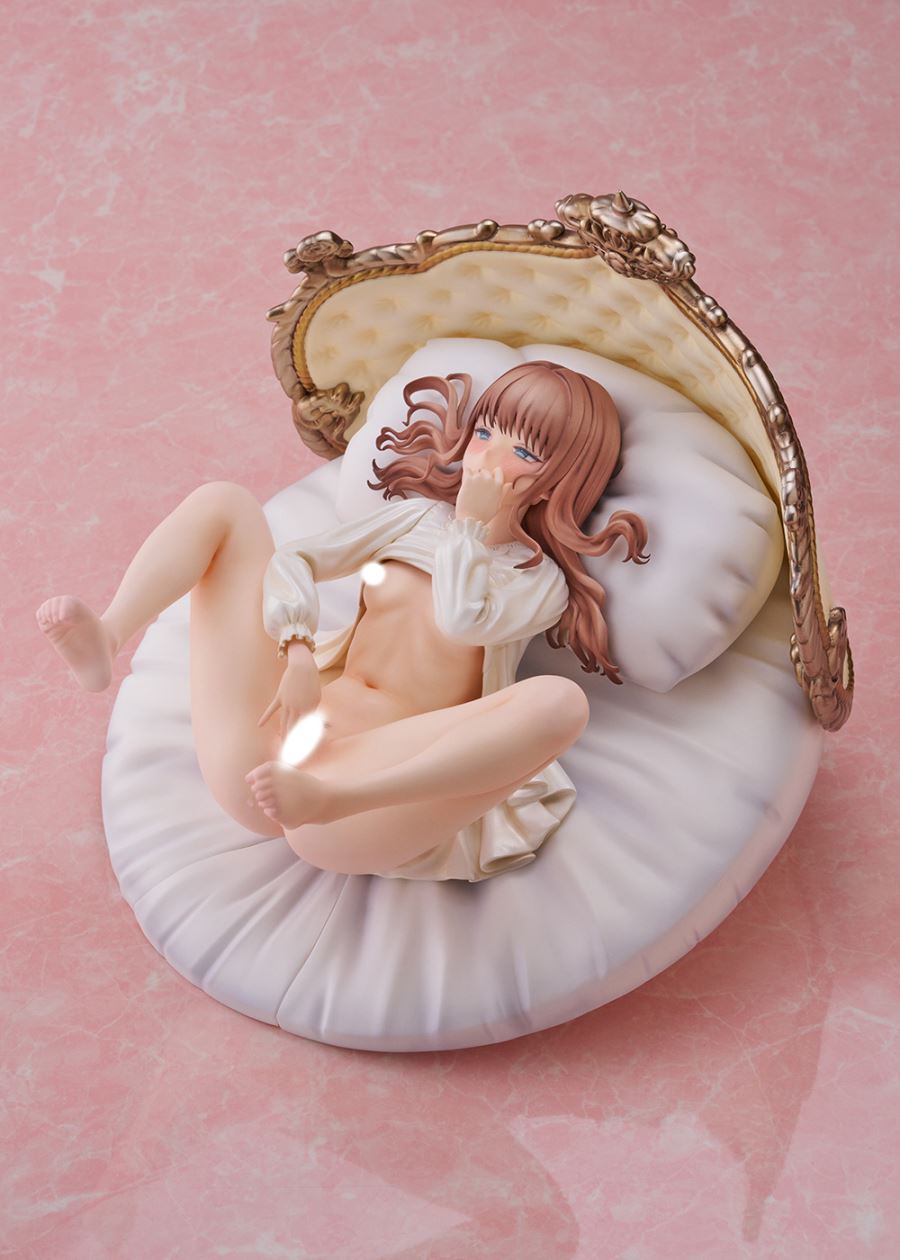 A young lady who is actually curious but cannot satisfy her desires due to her prestigious family background