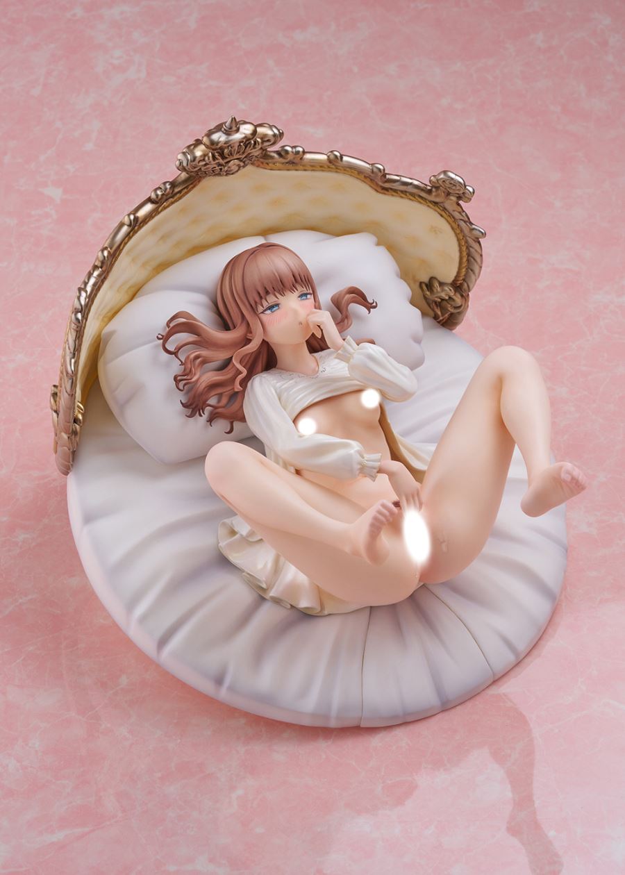 A young lady who is actually curious but cannot satisfy her desires due to her prestigious family background