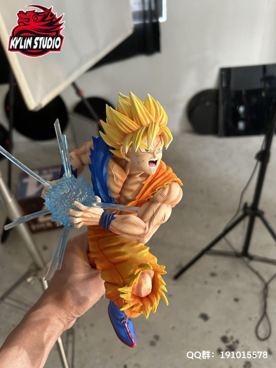 Super Saiyan vs Broly - Dragon Ball