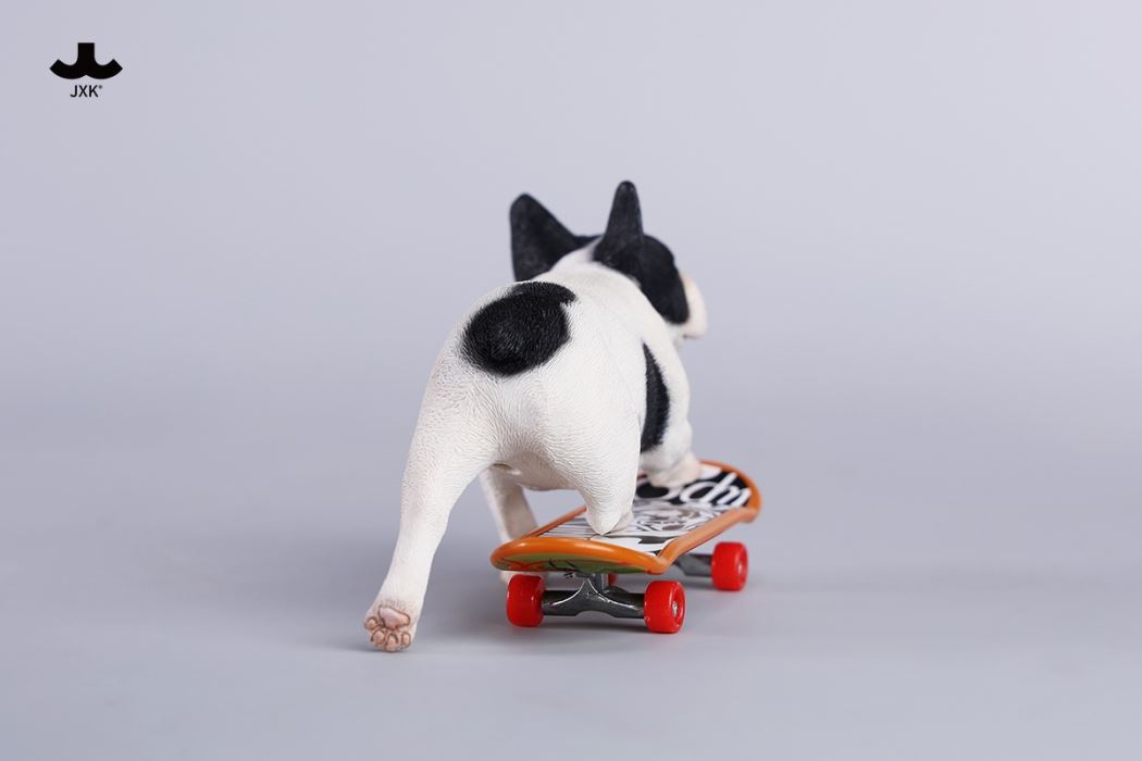 Skateboarding French Bulldog 1/6