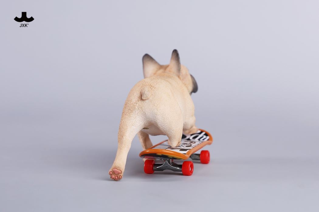 Skateboarding French Bulldog 1/6