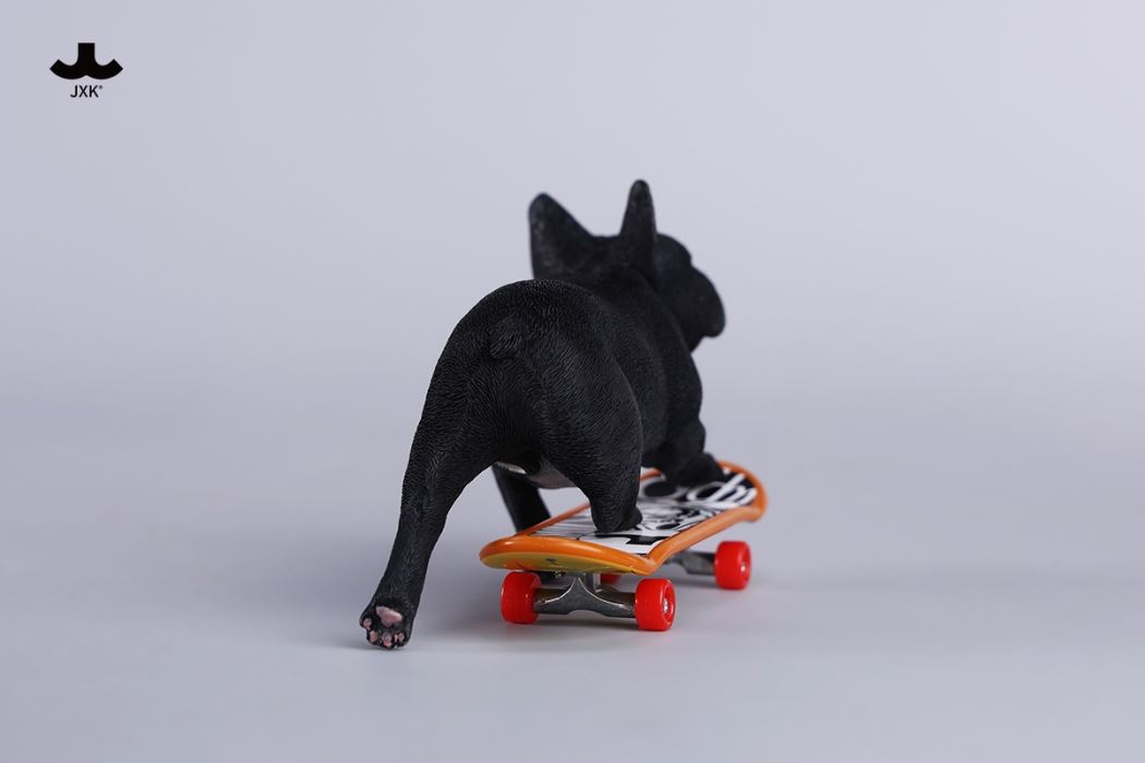 Skateboarding French Bulldog 1/6