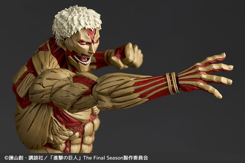 Revoltech Amazing Yamaguchi Armored Titan - Attack on Titan