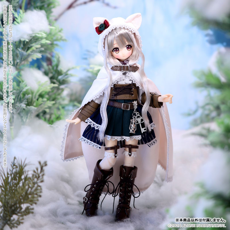 Alvastaria Tia -Snow White Cat and the Wolf of the Winter Forest-