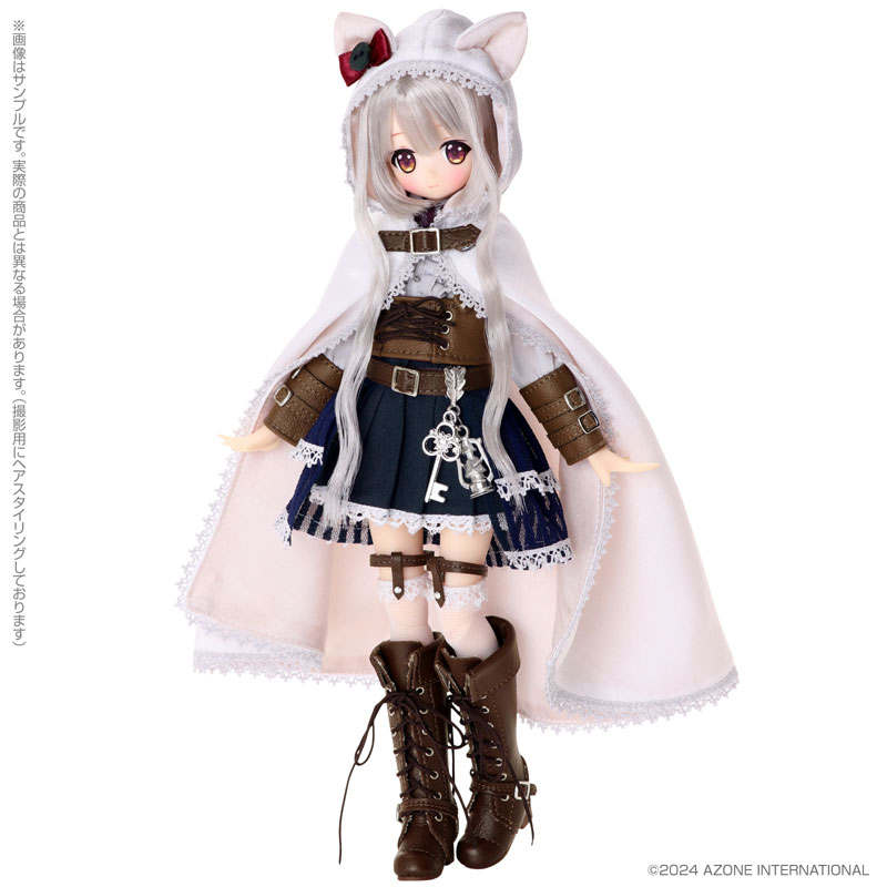 Alvastaria Tia -Snow White Cat and the Wolf of the Winter Forest-