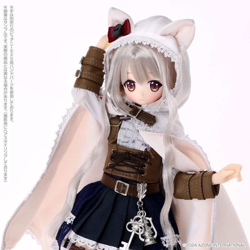 Alvastaria Tia -Snow White Cat and the Wolf of the Winter Forest-