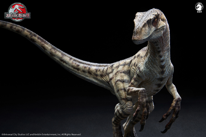 Wan Long Tang Studio - 1/10 Statue Jurassic Park III Female Velociraptor Licensed by Universal Pictures