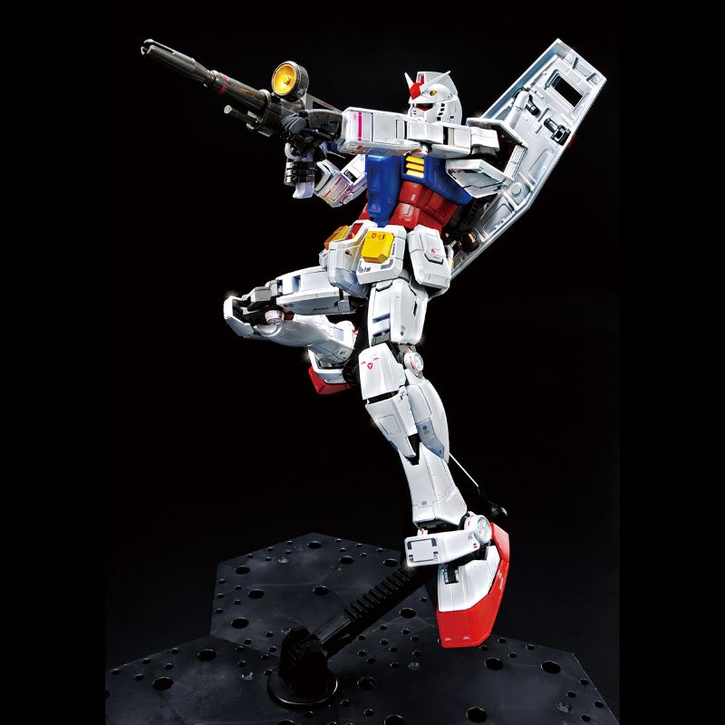 MG 1/100 RX-78-2 GUNDAM Ver.3.0 [TITANIUM FINISH]