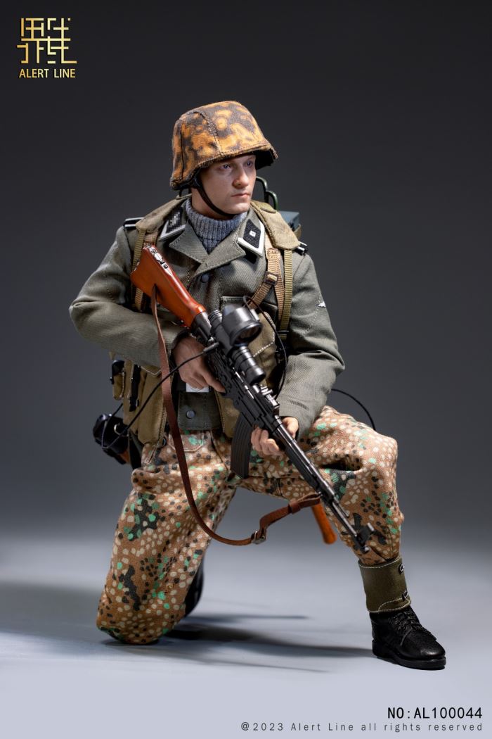 World War II German Waffen SS Soldier 1/6