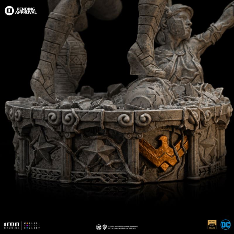 WONDER WOMAN UNLEASHED (MARBLE EDITION)