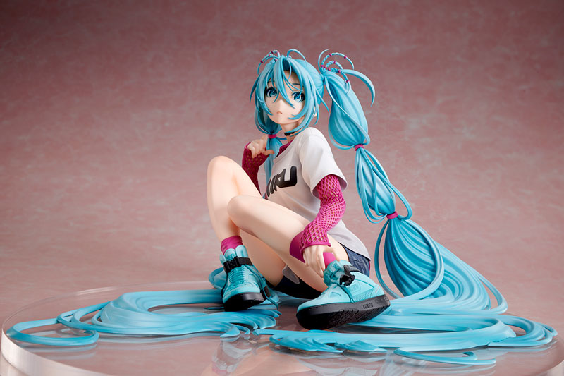Hatsune Miku x Mai Yoneyama The Latest Street Style Cute 1/4