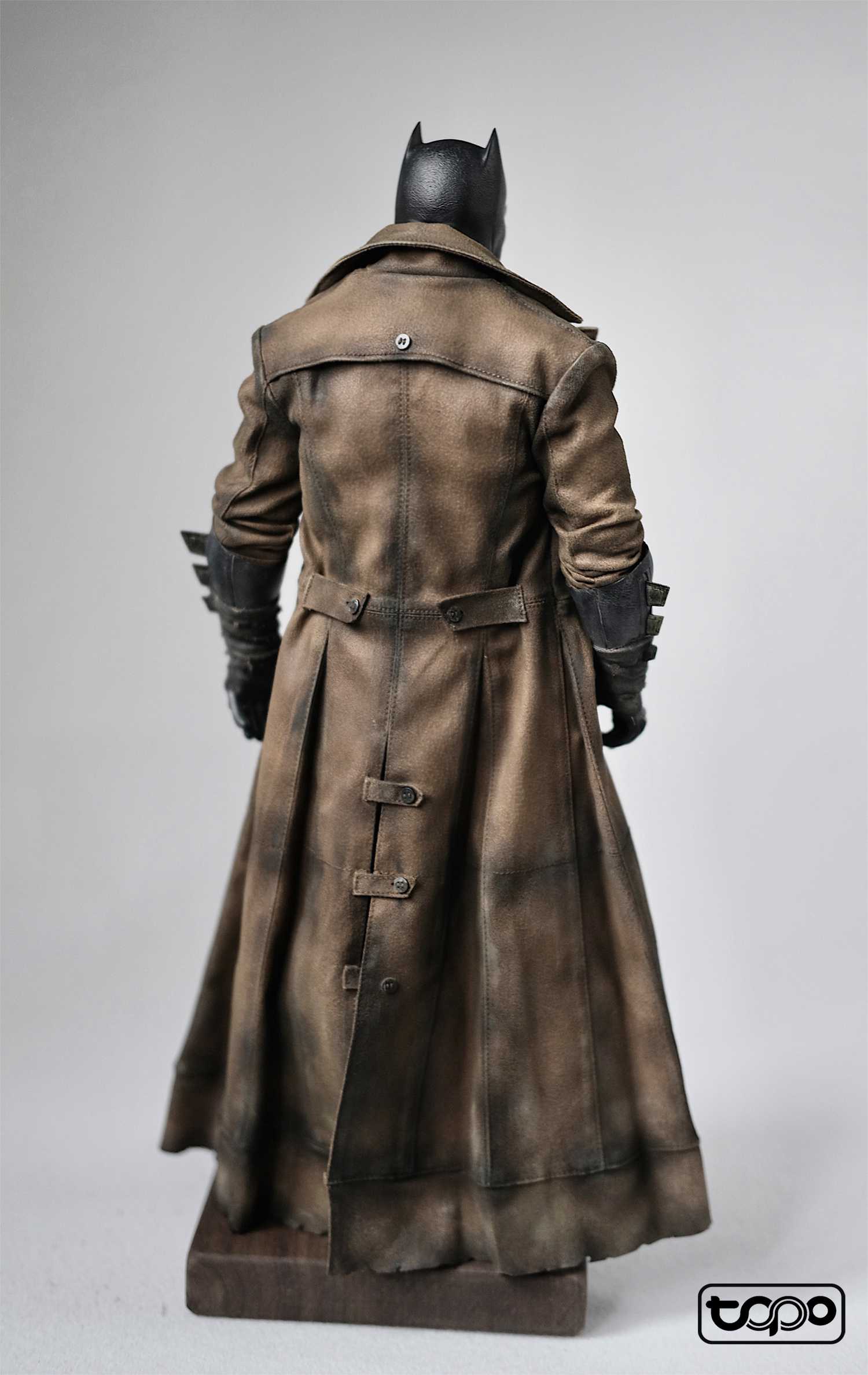 Nightmare Desert Batman Coat 1/6