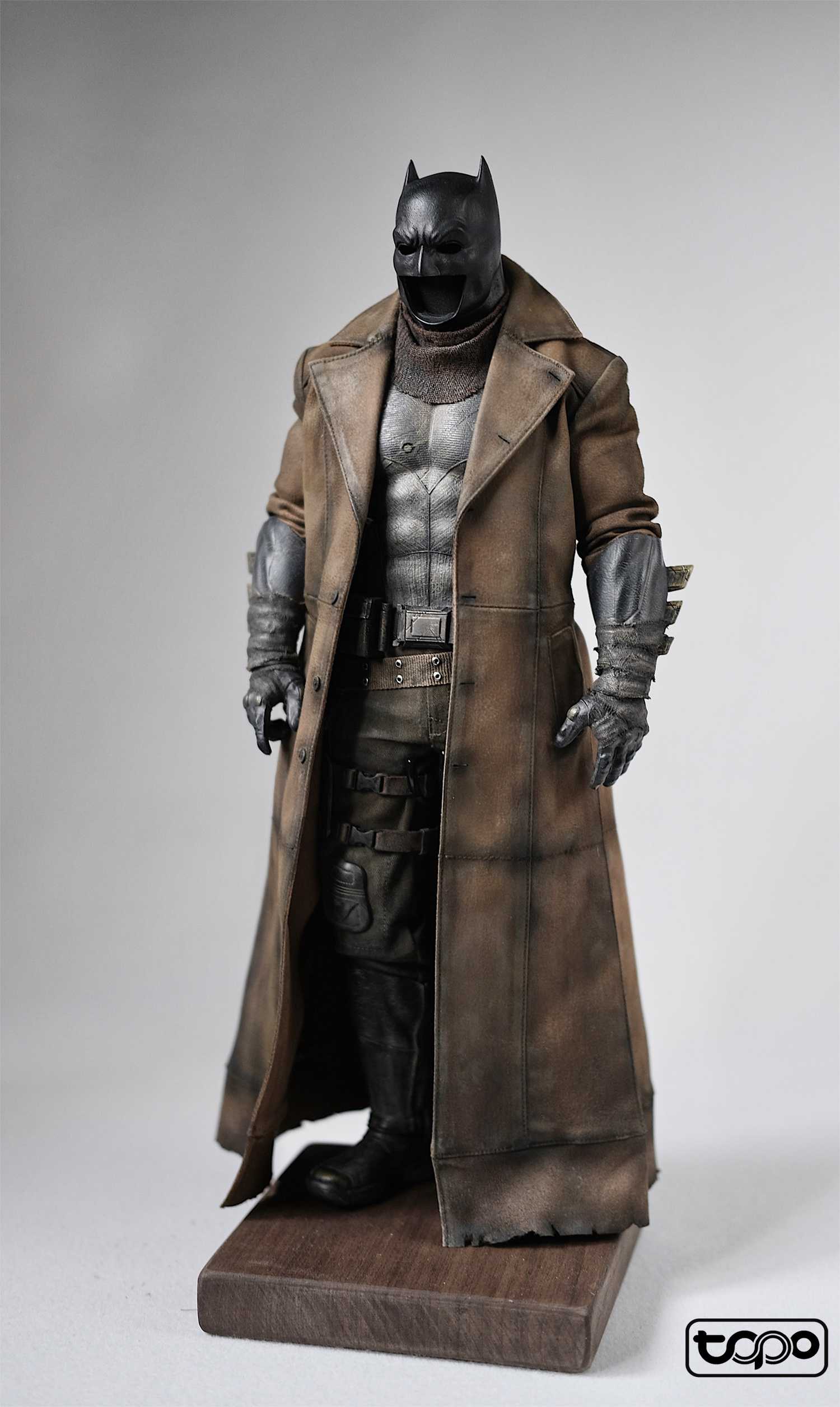 Nightmare Desert Batman Coat 1/6