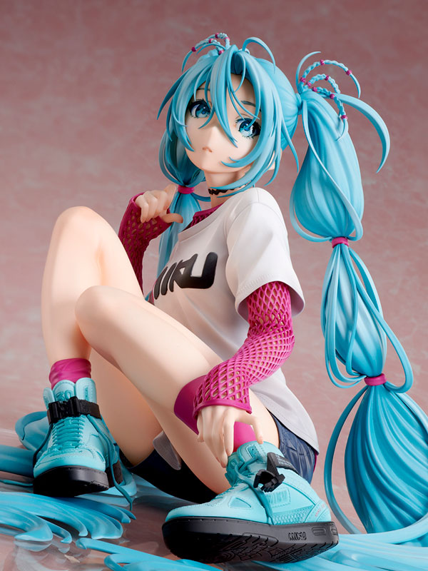 Hatsune Miku x Mai Yoneyama The Latest Street Style Cute 1/4