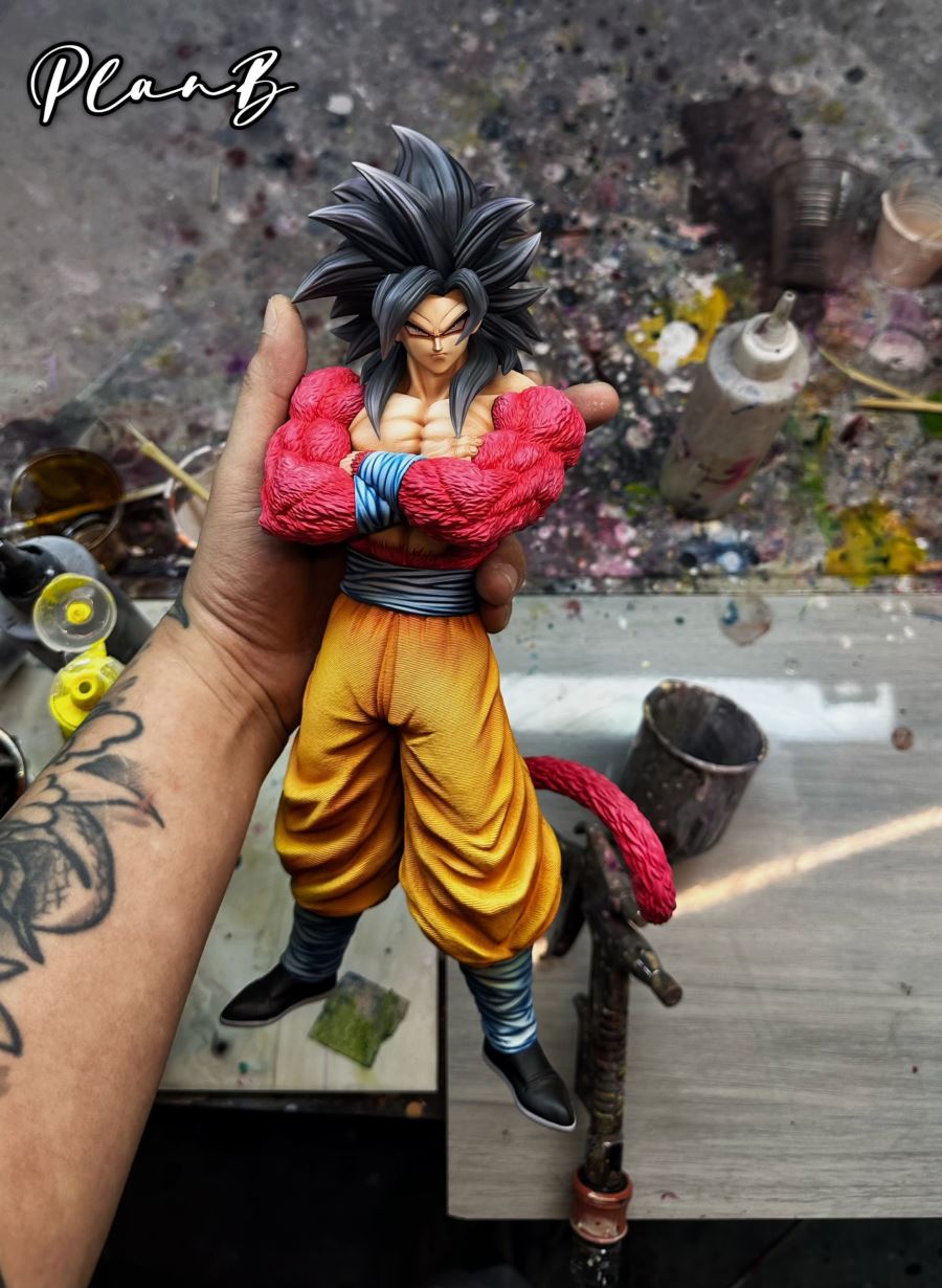 Super Saiyan & Super Saiyan 4 - Dragon Ball