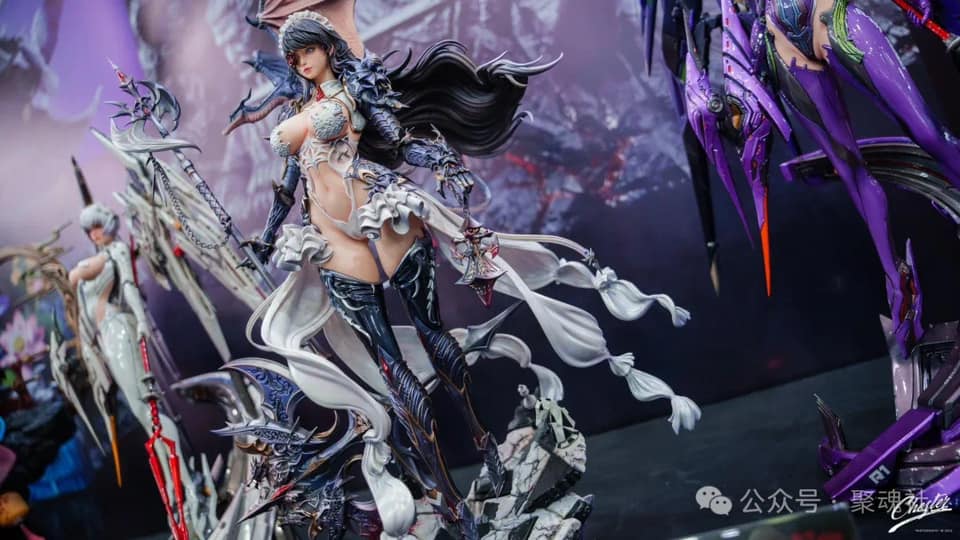 Dragon Queen/ Maid Avril – Original Design