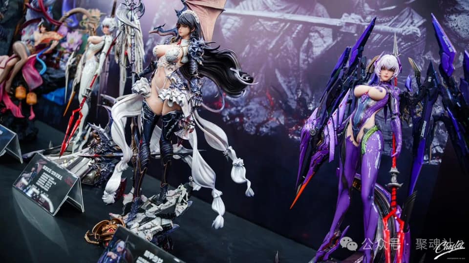 Dragon Queen/ Maid Avril – Original Design