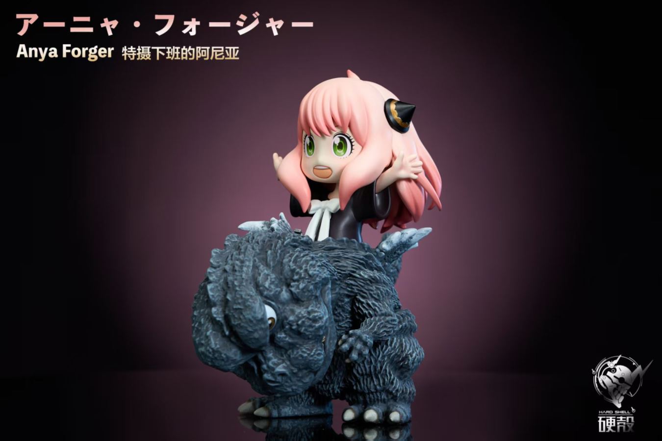 Anya & Pikachu cosplay Godzilla