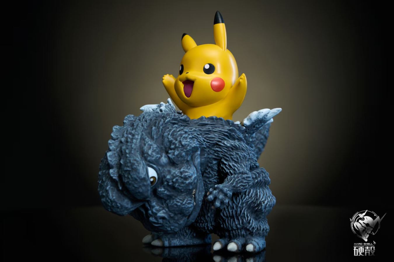 Anya & Pikachu cosplay Godzilla