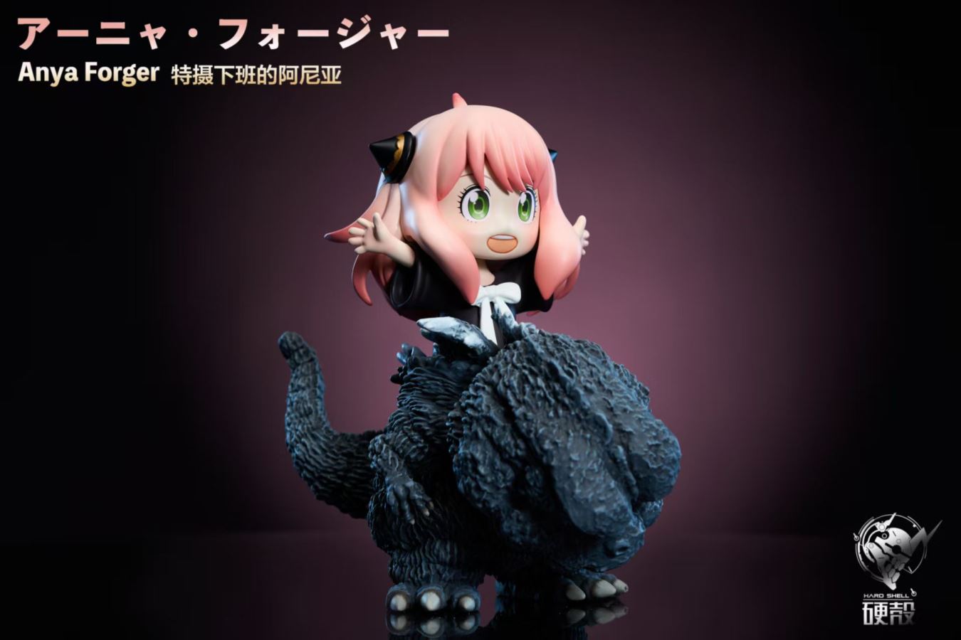 Anya & Pikachu cosplay Godzilla