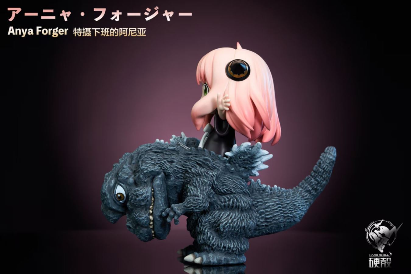 Anya & Pikachu cosplay Godzilla