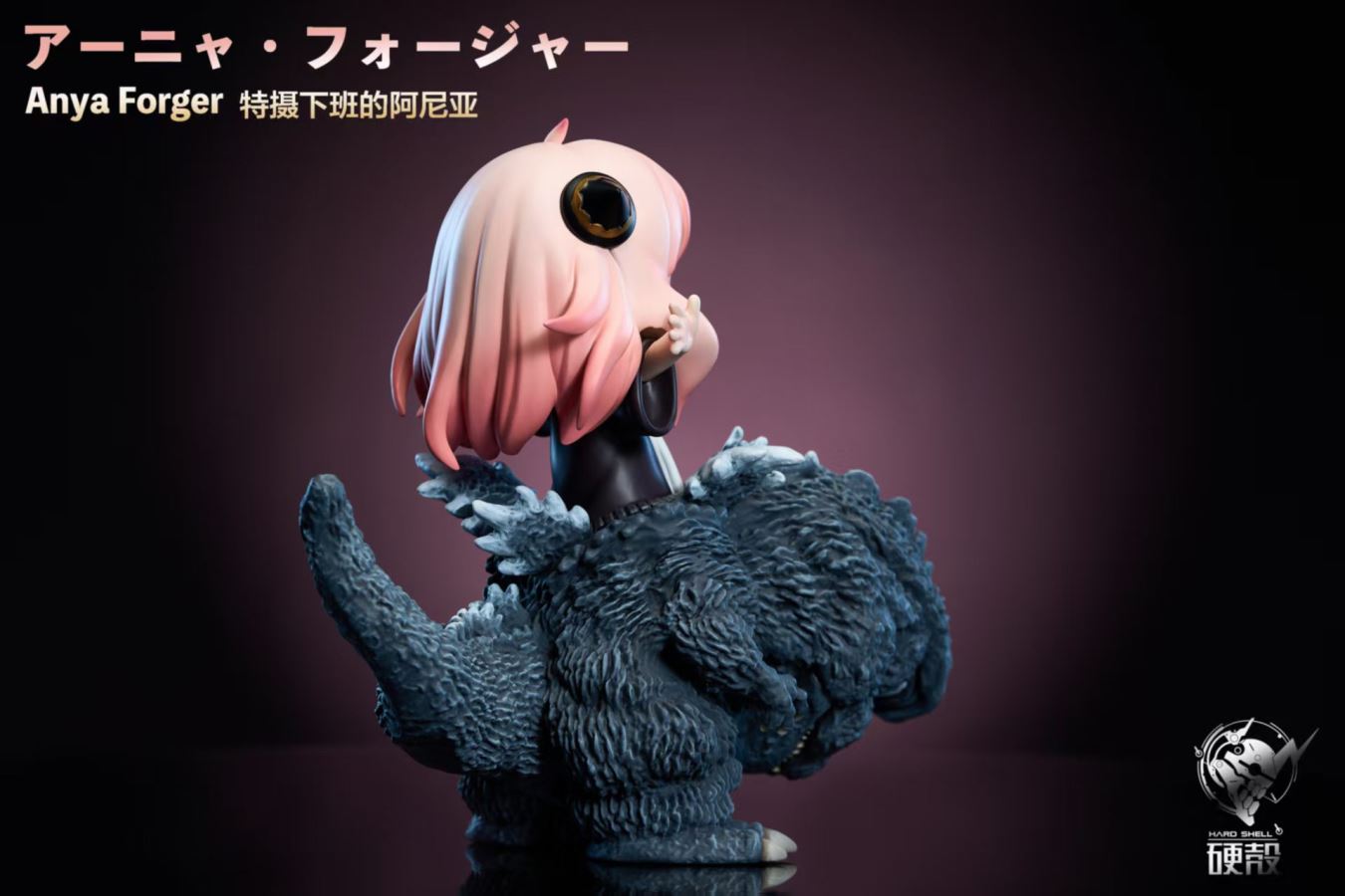 Anya & Pikachu cosplay Godzilla