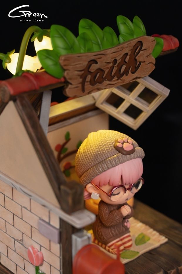 Girl Phoebe Praying for You