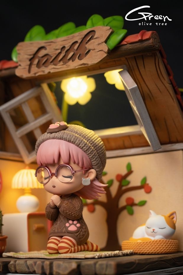 Girl Phoebe Praying for You