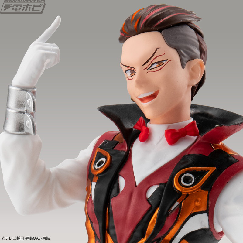 Figure Hero Fire Candle & Bouquet