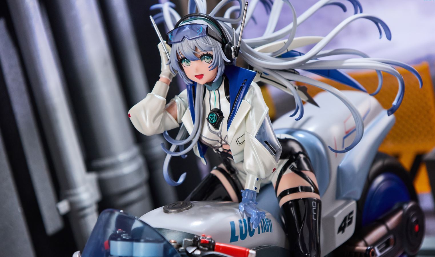 Vsinger Luo Tianyi Retro-Future Storm Driver Ver. 1/7