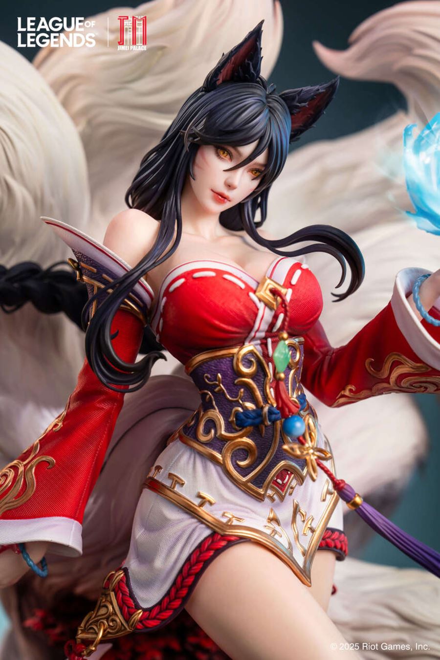 Nine-Tailed Fox Ahri - League of Legends