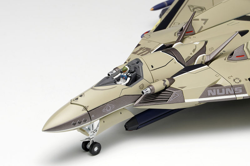 Macross Delta VF-171 Nightmare Plus [Outlying Space Type] 1/72
