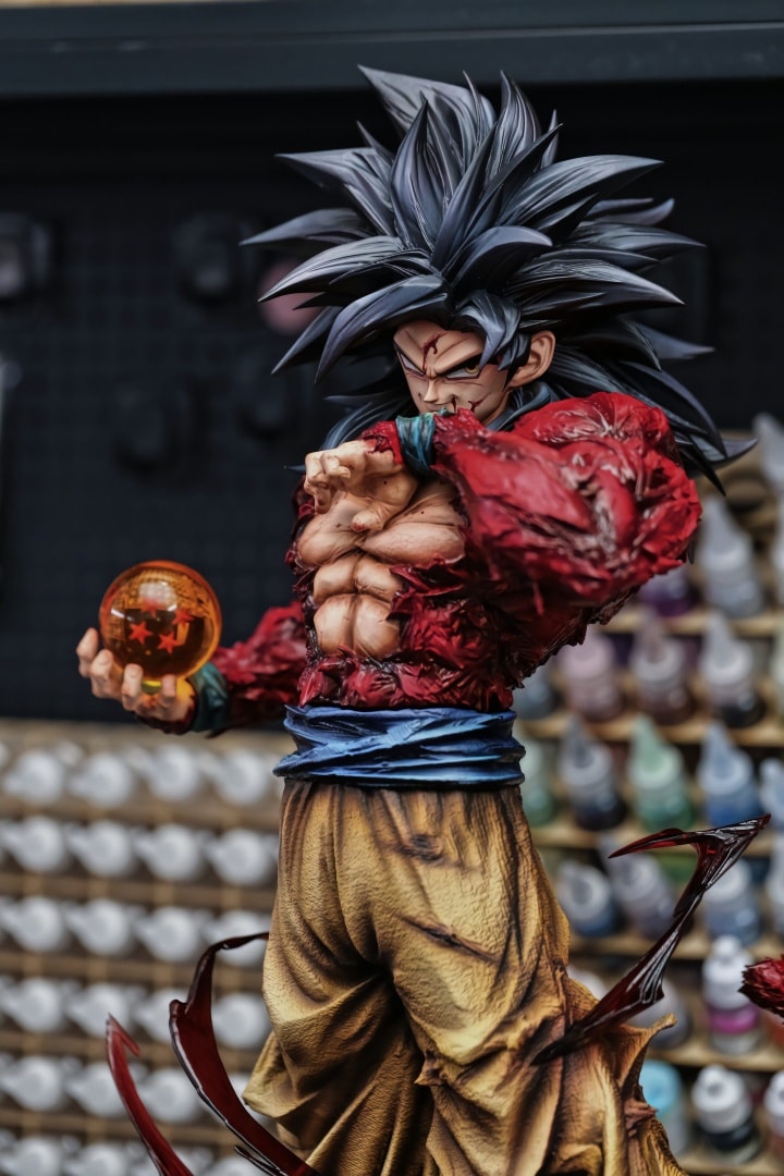 Super Saiyan 4 Goku - Dragon Ball