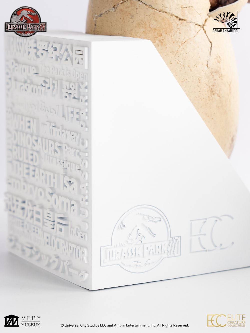 Hatching White Queen [Jurassic Park III]