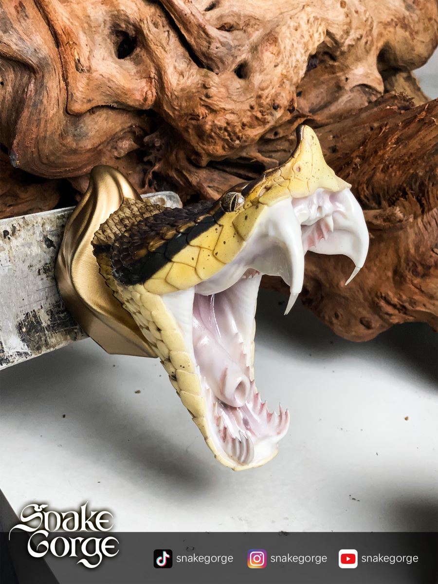 Deinagkistrodon Acutus Head Statue